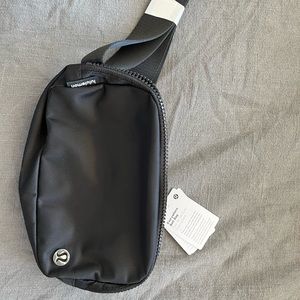 NEW Lululemon Everywhere Belt Bag Black NWT - SHIPS SAME DAY